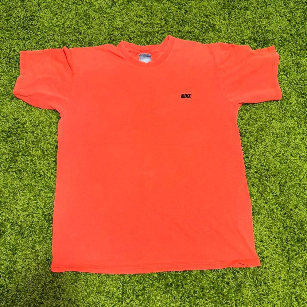 Vintage Nike Embroidered Essential Tee Sz Large (23x28.5)
